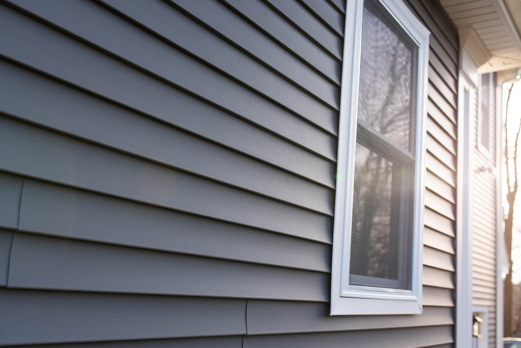 Should I Replace My Siding When I Replace My Windows? | Hawaii